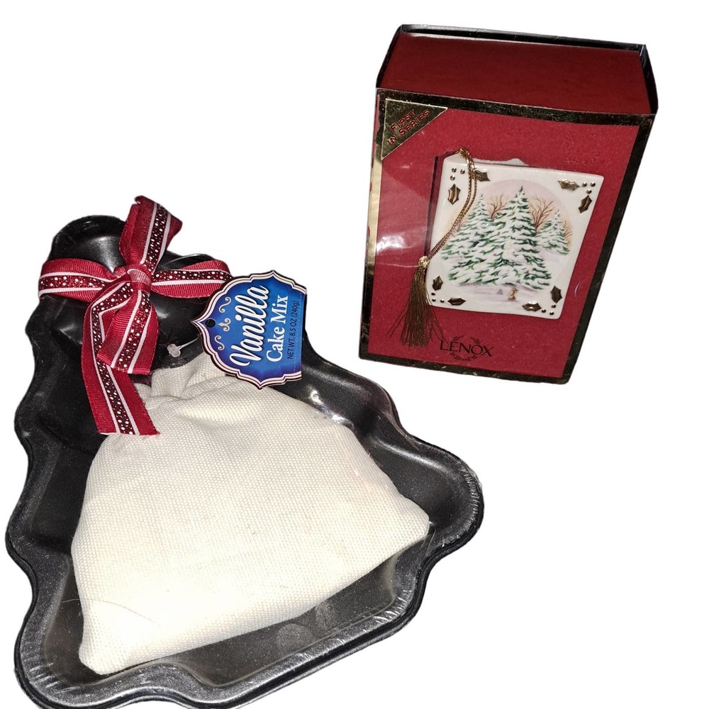 NIB Whispering Trees Ceramic Seasons Greetings Vintage & Tree Pan